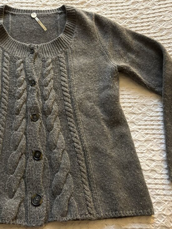 Margaret O'Leary, 70%Merino Wool/ 30%Cashmere, Grey Cable-Knit Cardigan, Size M - Picture 2 of 6